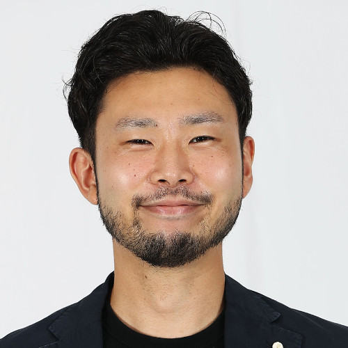 監督　岡山洋介